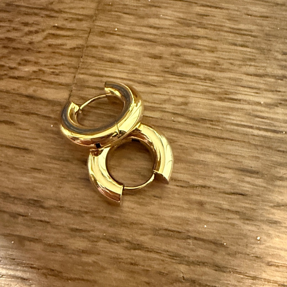 Chic Gold Hoop Earrings - Picture 3 of 3
